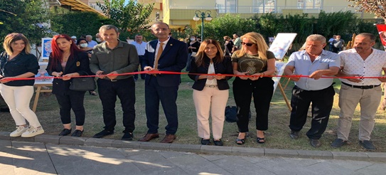 DEFNE’DE SANAT DOLU GÜNLER DEFNE’DEN DÜNYAYA BAKIŞ SERGİSİ AÇILDI