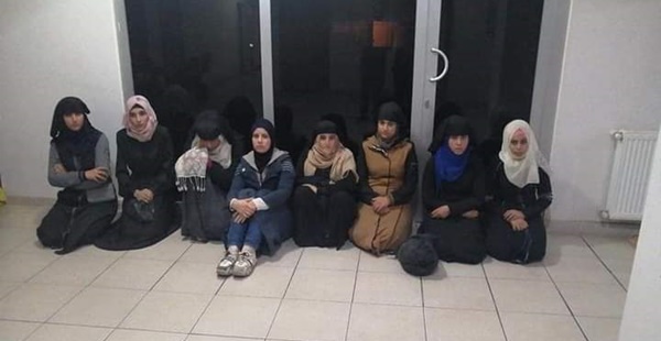 Hassa’da durdurulan araçtan 22 göçmen çıktı…