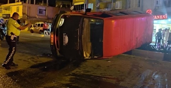 Hatay’da minibüs ile otomobil çarpıştı: 7 Yaralı