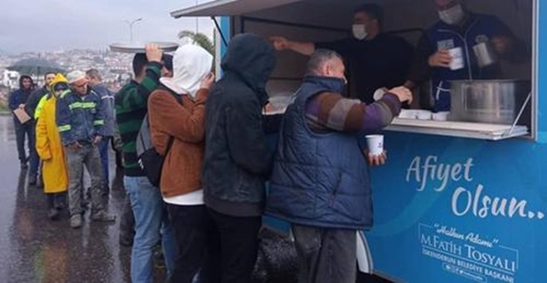 İSKENDERUN SOĞUĞUNDA SICAK İKRAM