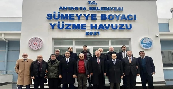 “BAŞKAN YILMAZ USTALIK ESERİNİ MECLİS ÜYELERİNE TANITTI”