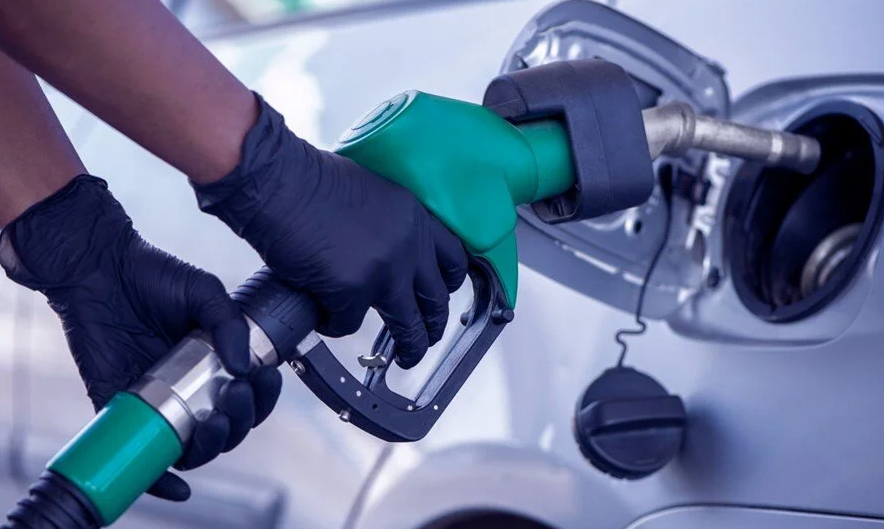 BENZİN VE MOTORİNE İNDİRİM GELİYOR