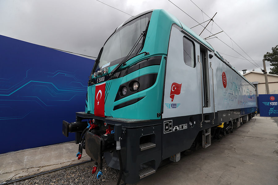 TÜRKİYE’NİN İLK ELEKTRİKLİ ANA HAT LOKOMOTİFİ