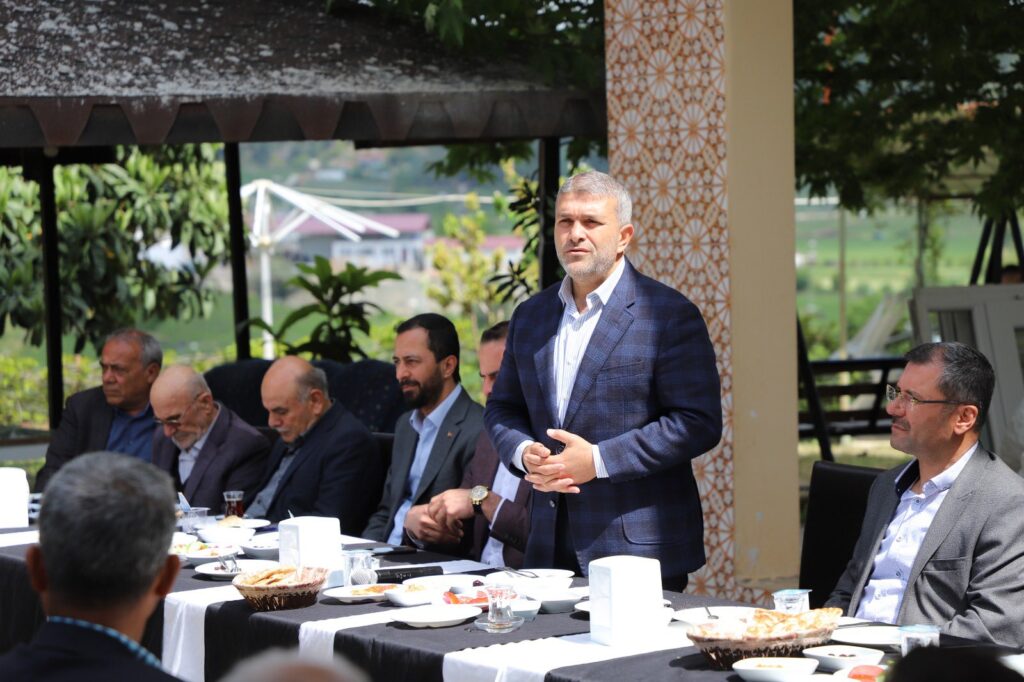 MİLLETİMİZE EFENDİ DEĞİL, HİZMETKAR OLMAYA GELDİK