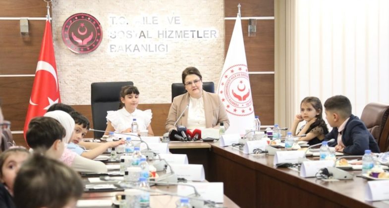 BAKAN DERYA YANIK, KOLTUĞUNU ANTAKYA’LI HAVVA NİL ABALIOĞLU’NA DEVRETTİ