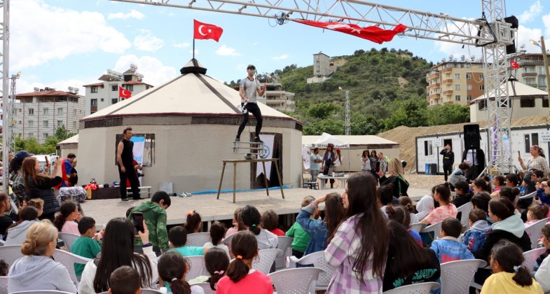 ÇOCUKLAR ŞENLİKTE DOYASIYA EĞLENDİ