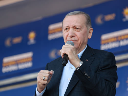 TÜRKİYE’Yİ DAHA İLERİYE TAŞIMAK İÇİN TER DÖKÜYORUZ