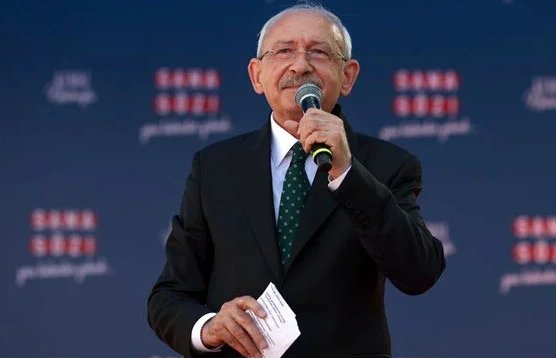 İKİ KIRMIZI ÇİZGİMİZ VAR; VATANIMIZ VE BAYRAĞIMIZ