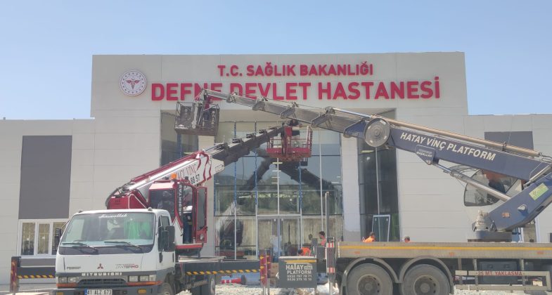 DEFNE DEVLET HASTANESİ’NDE ÇALIŞMALAR SÜRÜYOR