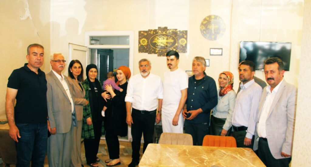 ŞİMDİ SİYASET ZAMANI DEĞİL