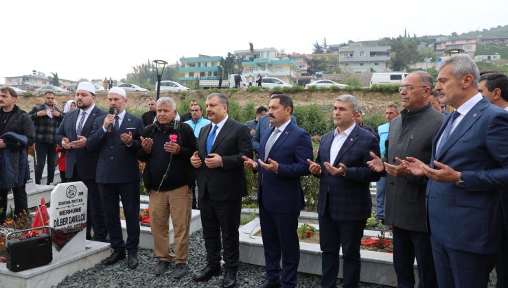 BAKAN KOCA VE BAŞKAN ÖNTÜRK DEPREM ŞEHİTLİĞİNİ ZİYARET ETTİ