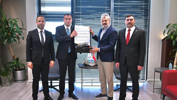 MHP MYK ÜYESİ TİMUR ŞAŞMAZ’DAN BAŞKAN ÖNTÜRK’E ANLAMLI HEDİYE