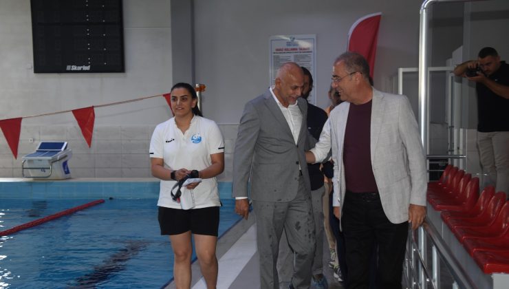 BAŞKAN YAPAR, SÜMEYYE BOYACI YÜZME HAVUZU’NDA KURS GÖREN SPORCULARLA BİR ARAYA GELDİ