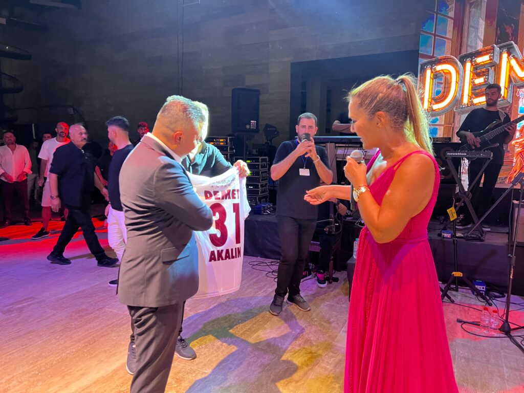 DEPREMZEDE ÇOCUKLAR HAYALLERİNE KAVUŞTU