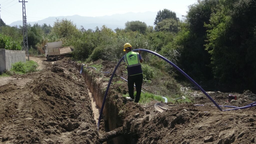 DEFNE ÇÖKEK’TE 12 YILLIK SU SORUNU ÇÖZÜLDÜ