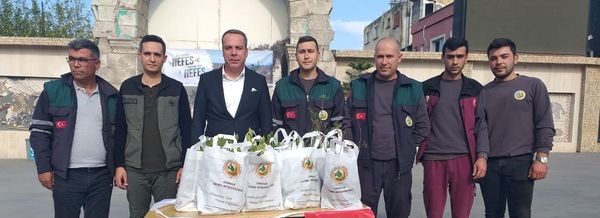 ERZİN’DE VATANDAŞLARA FİDAN DAĞITILDI 
