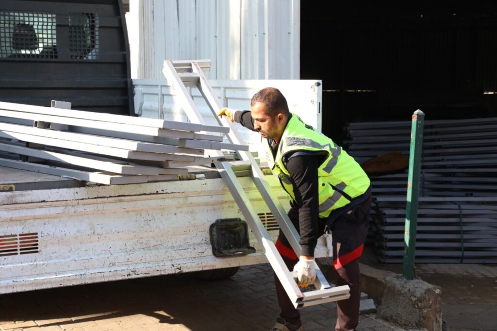 HBB’DEN MEZARLIKLARDA TEMİZLİK ÇALIŞMASI