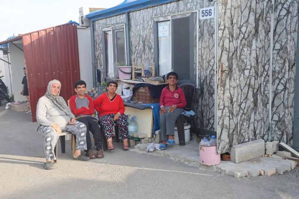 Depremzede Anne, 3 Engelli Evladıyla Hayata Tutunmaya Çalışıyor