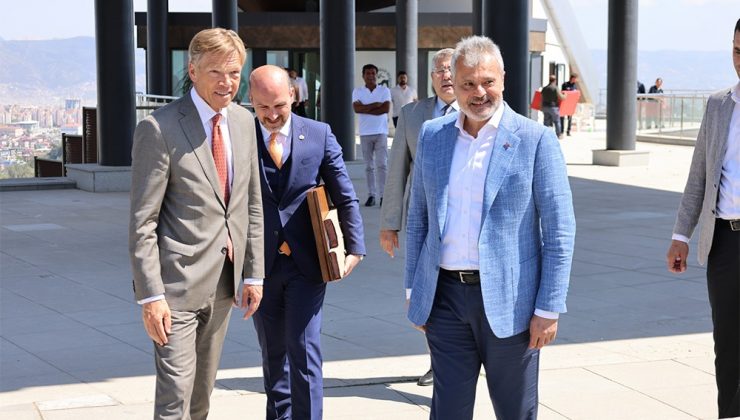 BAŞKAN ÖNTÜRK BÜYÜKELÇİ WİJNANDS’I AĞIRLADI